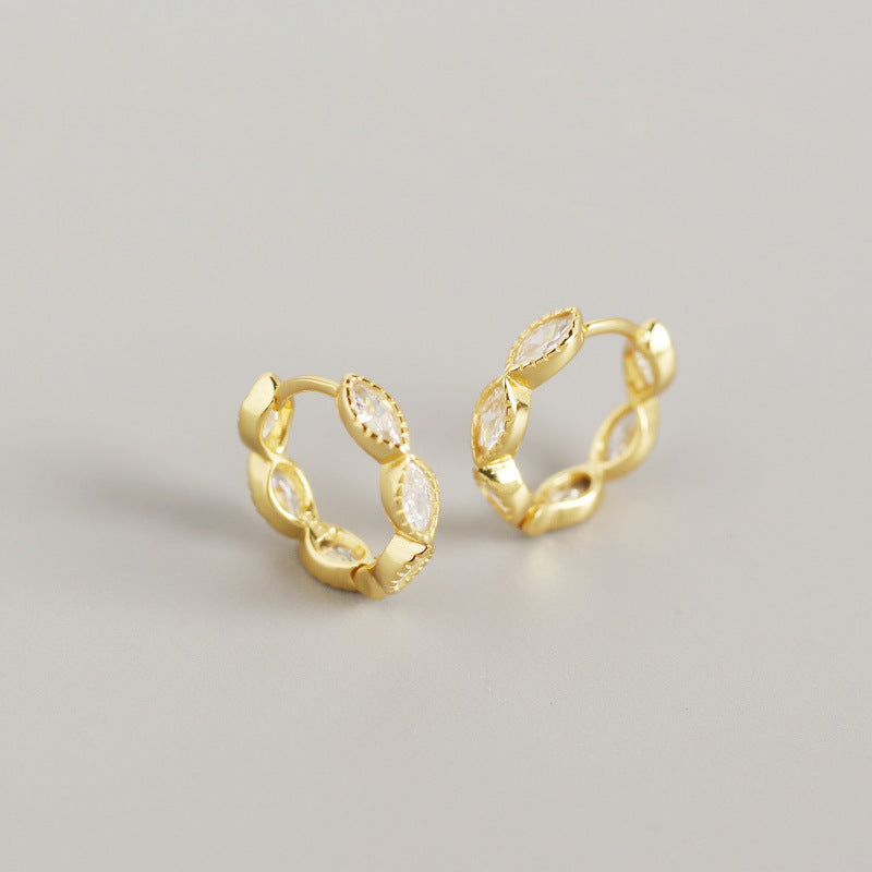 gold huggie earrings, marquise link earrings, sculptural gold hoops, gold textured earrings, dainty gold hoop earrings, gold everyday earrings, statement gold huggies